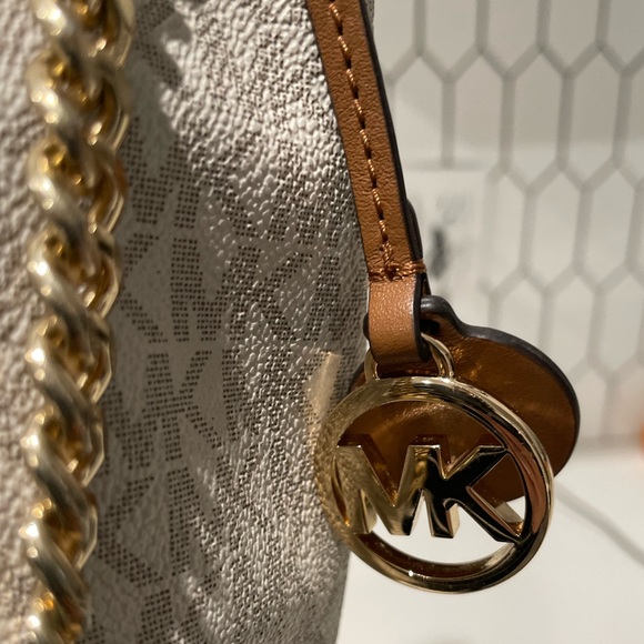 Michael Kors purse - Picture 3 of 7